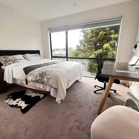 New Town House Room In Green Lane